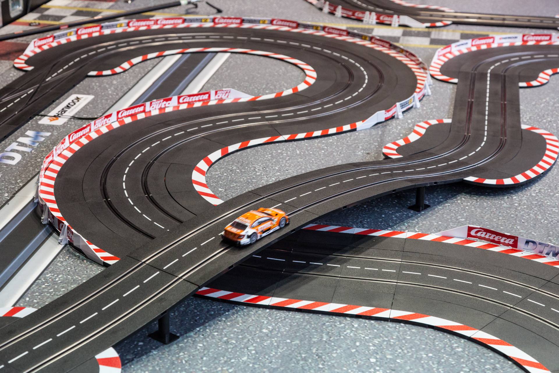 Road cone hotline to end early